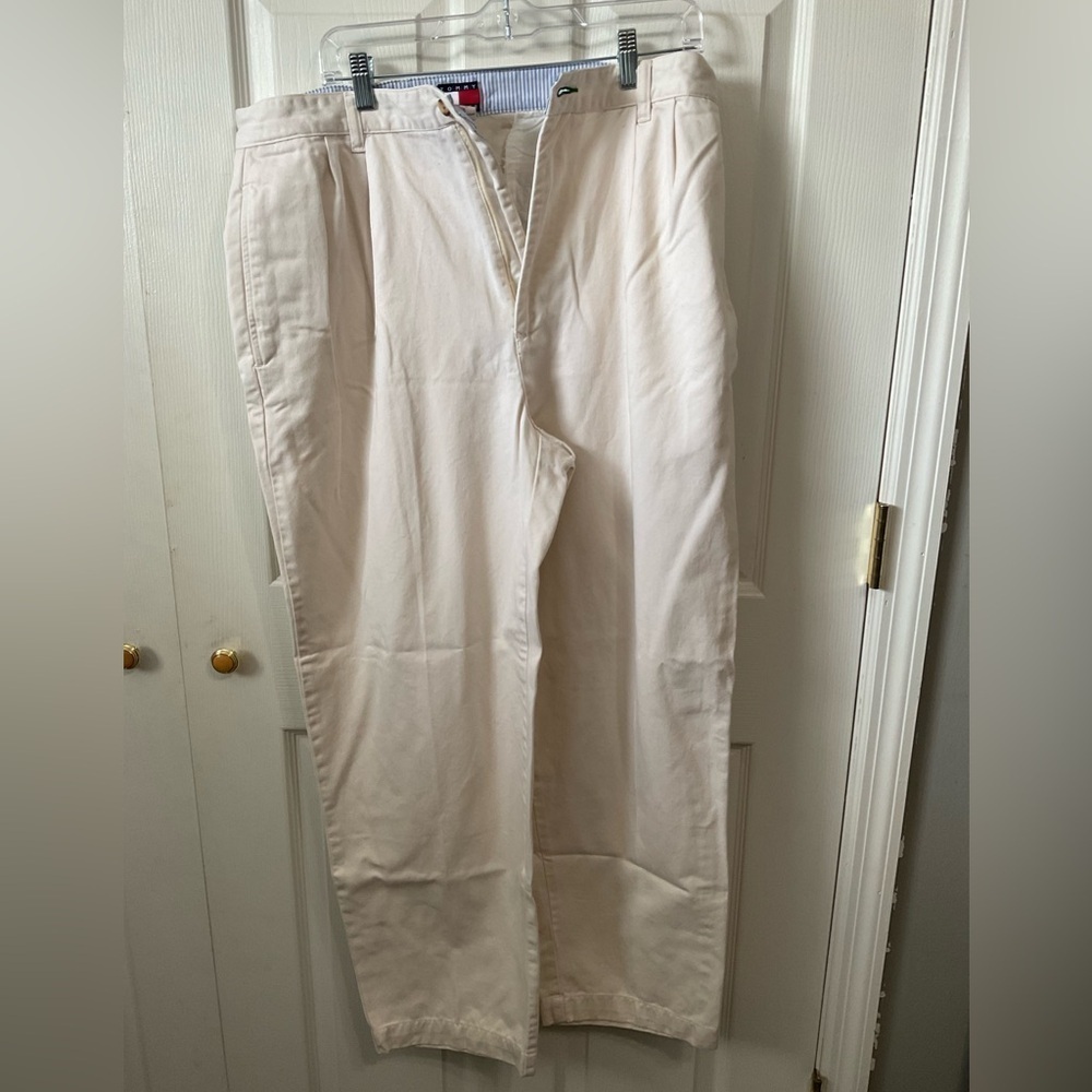 Tommy Hilfiger pleat front pants. Size 35/30